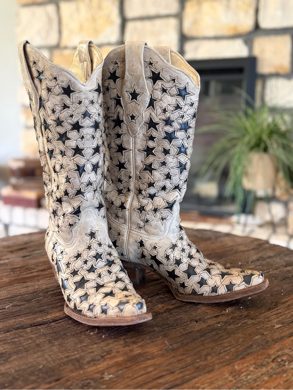 Corral Vintage leather Star-Patterned Western Boots in Beige / ivory / Black 7.5